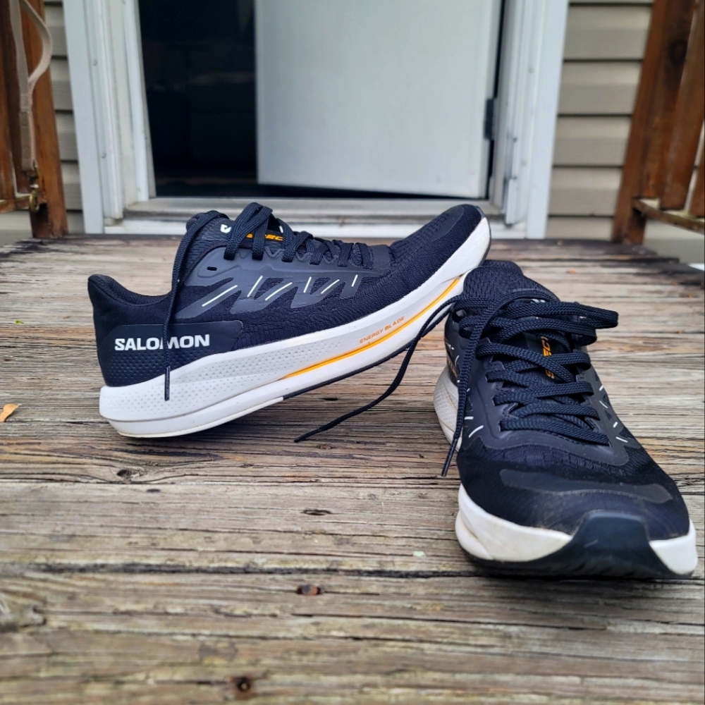 Road running shoes